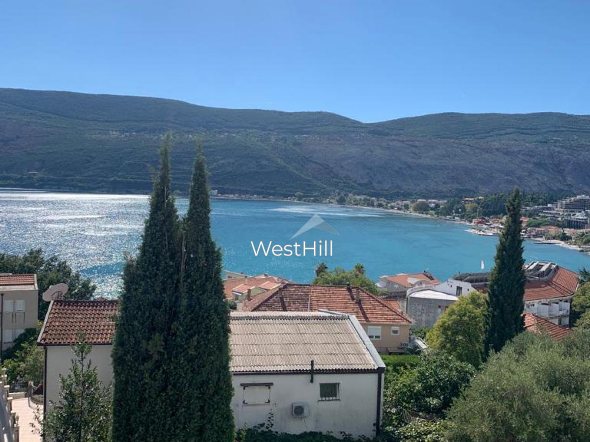 2-Bedroom Apartment in Topla, Heart of the City, Near Sea
