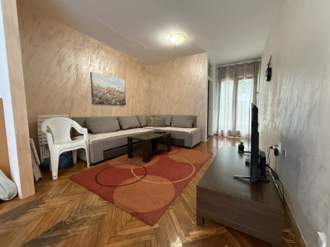 Apartment with 2 bedrooms and a courtyard for sale in Budva.