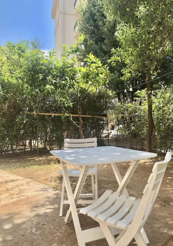 Apartment with 2 bedrooms and a courtyard for sale in Budva.