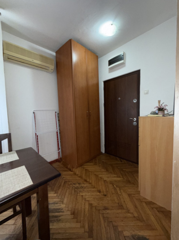 Apartment with 2 bedrooms and a courtyard for sale in Budva.