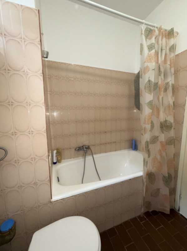 Apartment with 2 bedrooms and a courtyard for sale in Budva.