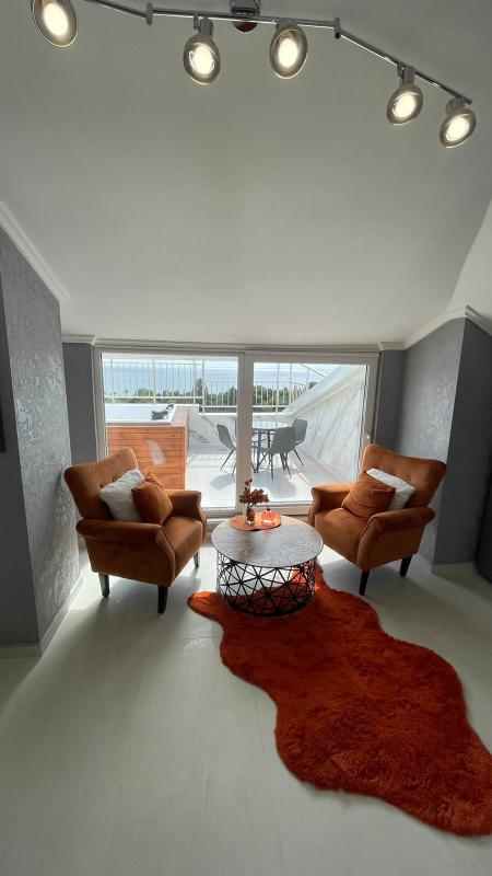 Apartman sa pogledom na more i đakuzijem samo 50m od Jadranskog mora!