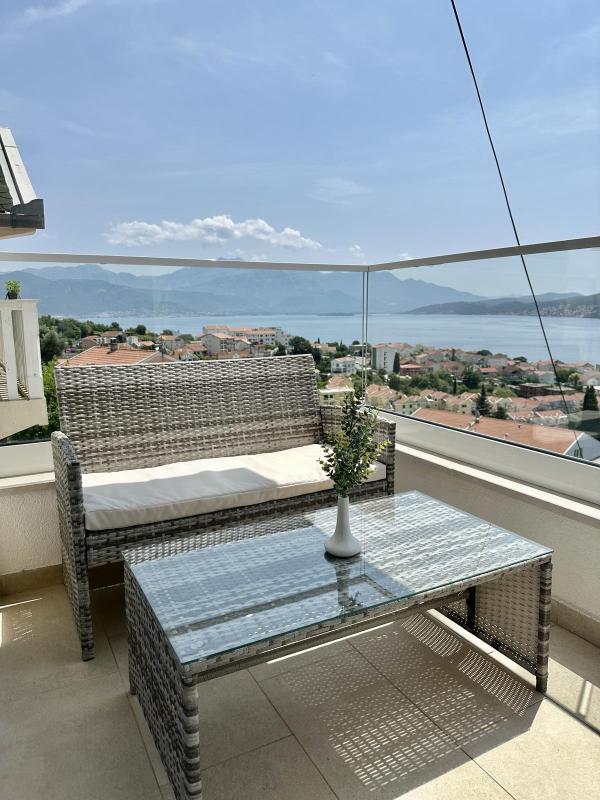 Apartment with sea view for sale in Đenovići.