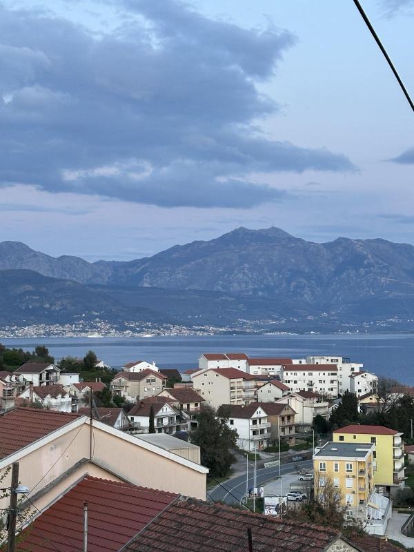 Apartment with sea view for sale in Đenovići.