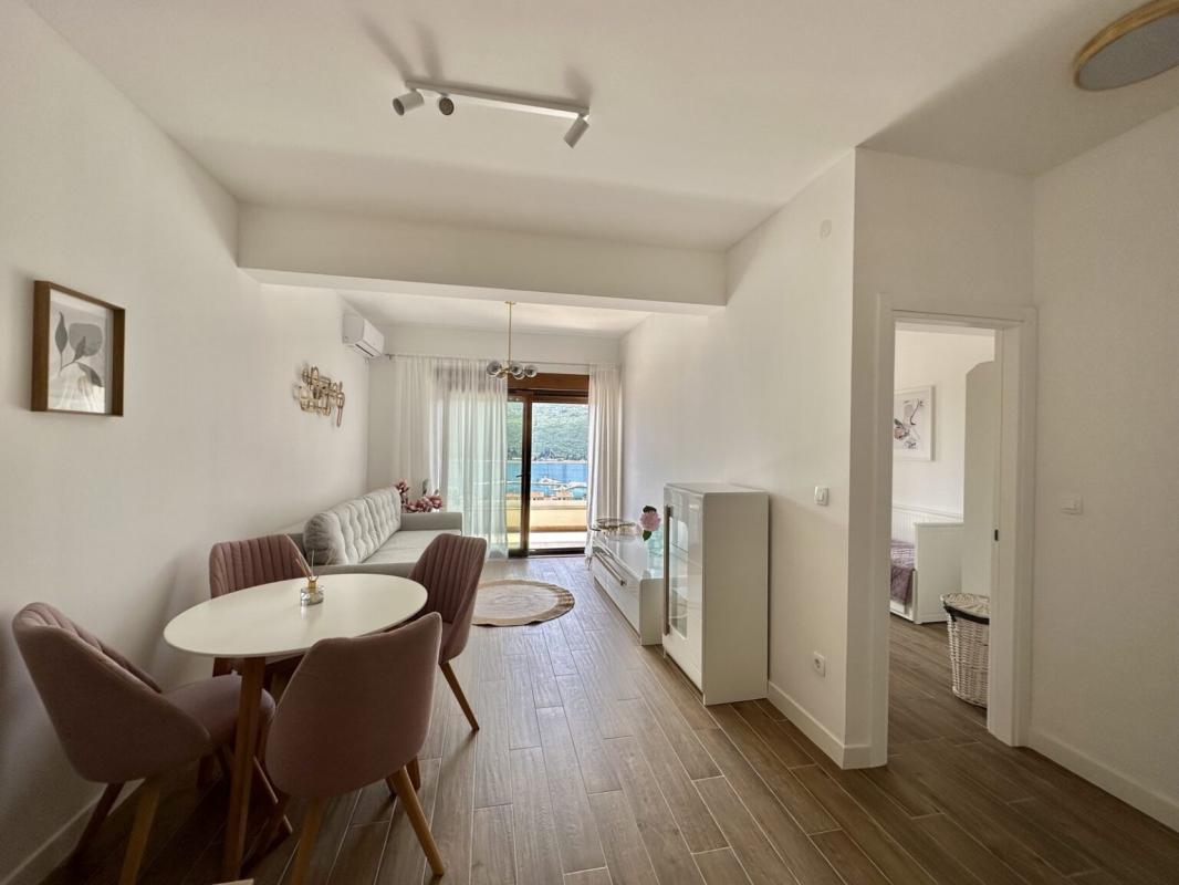 Apartment with sea view for sale in Đenovići.
