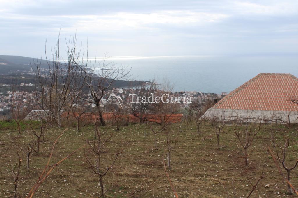 Veliko zemljište sa pogledom na more