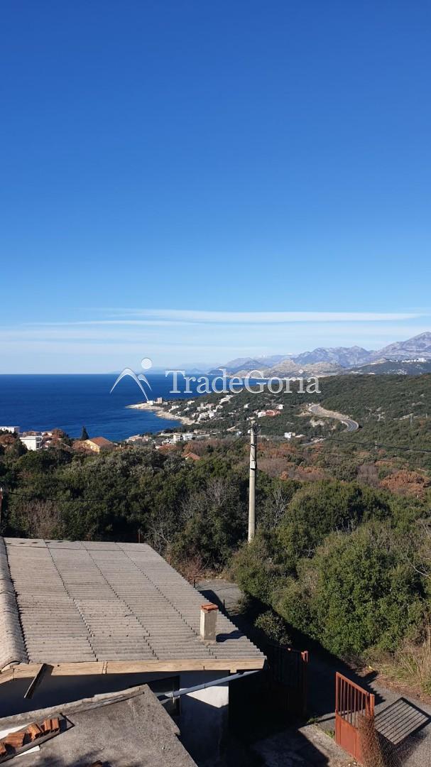Large urbanized plot in Uteha, Bar