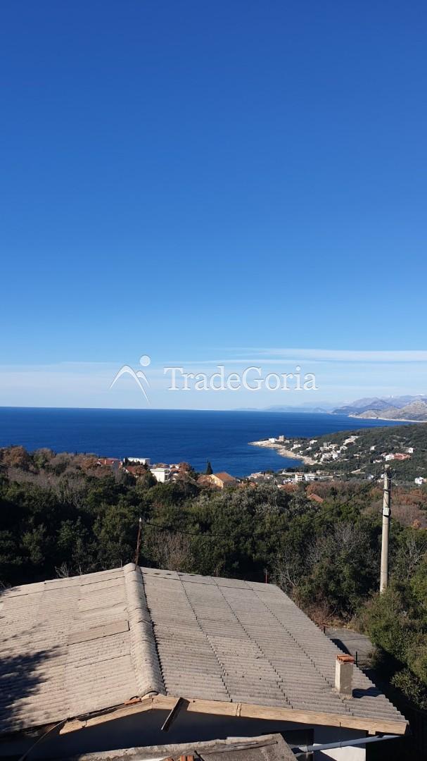 Large urbanized plot in Uteha, Bar