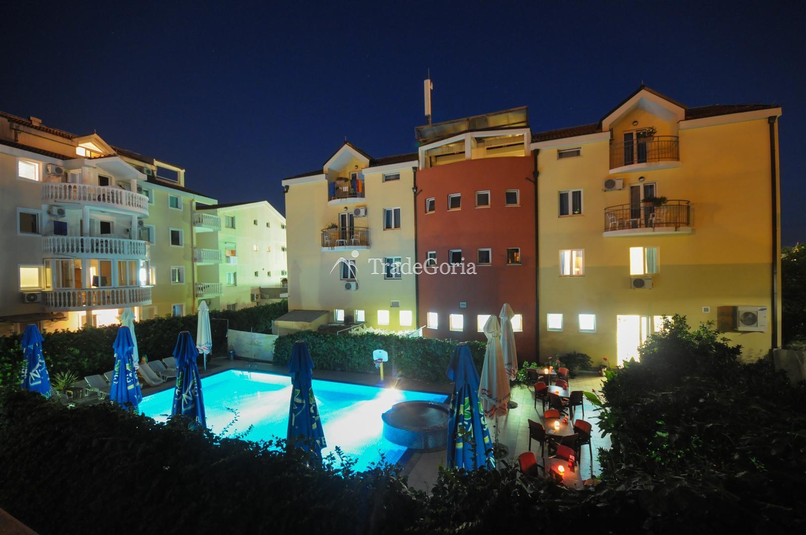 Budva, center - renowned hotel with 24 apartments and rooms