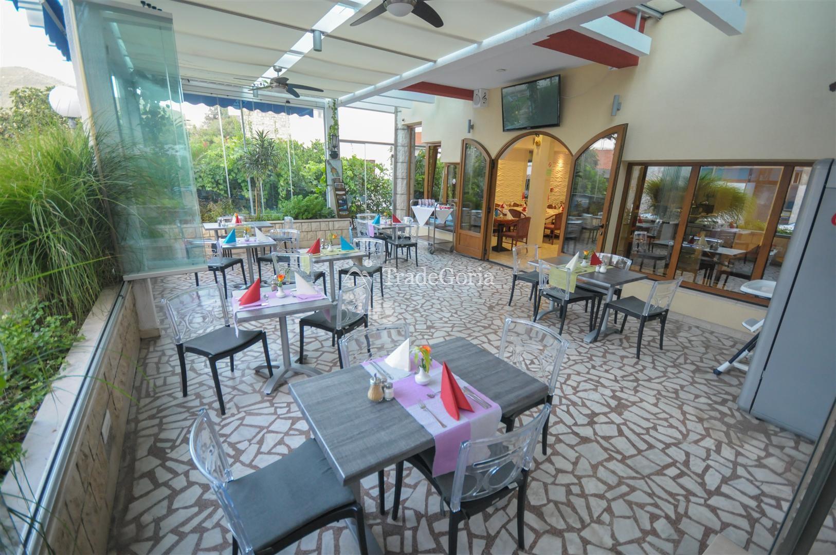 Budva, center - renowned hotel with 24 apartments and rooms