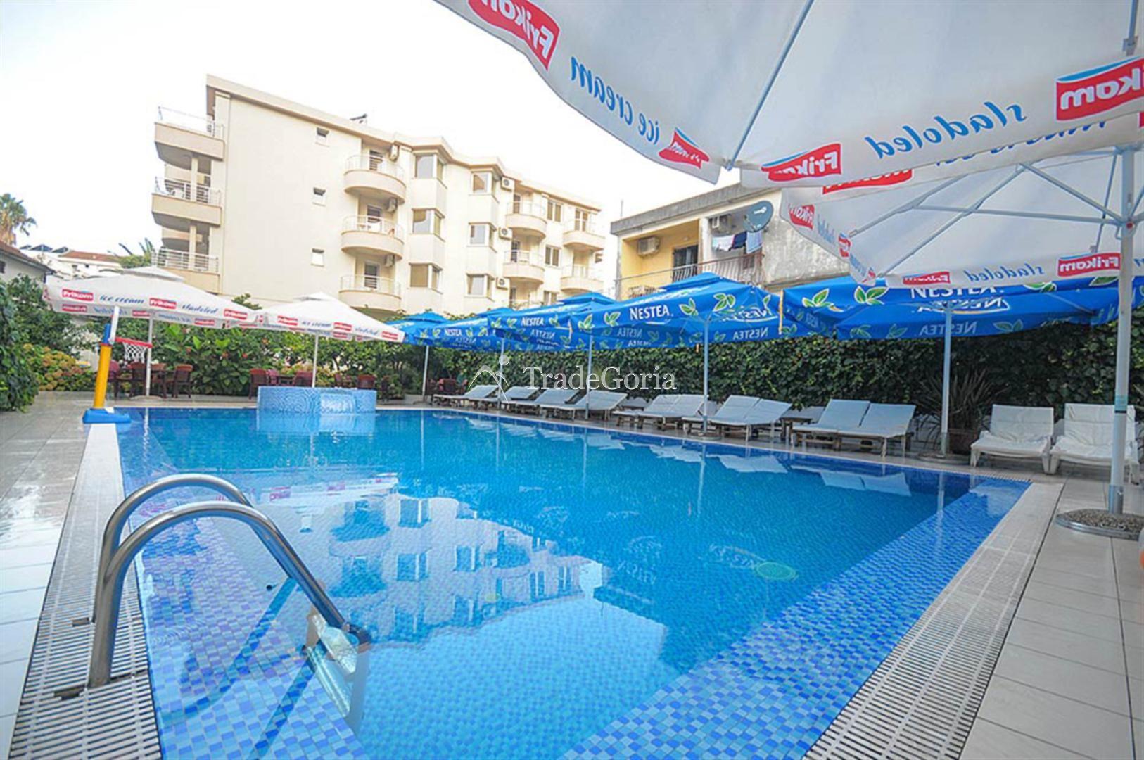 Budva, center - renowned hotel with 24 apartments and rooms