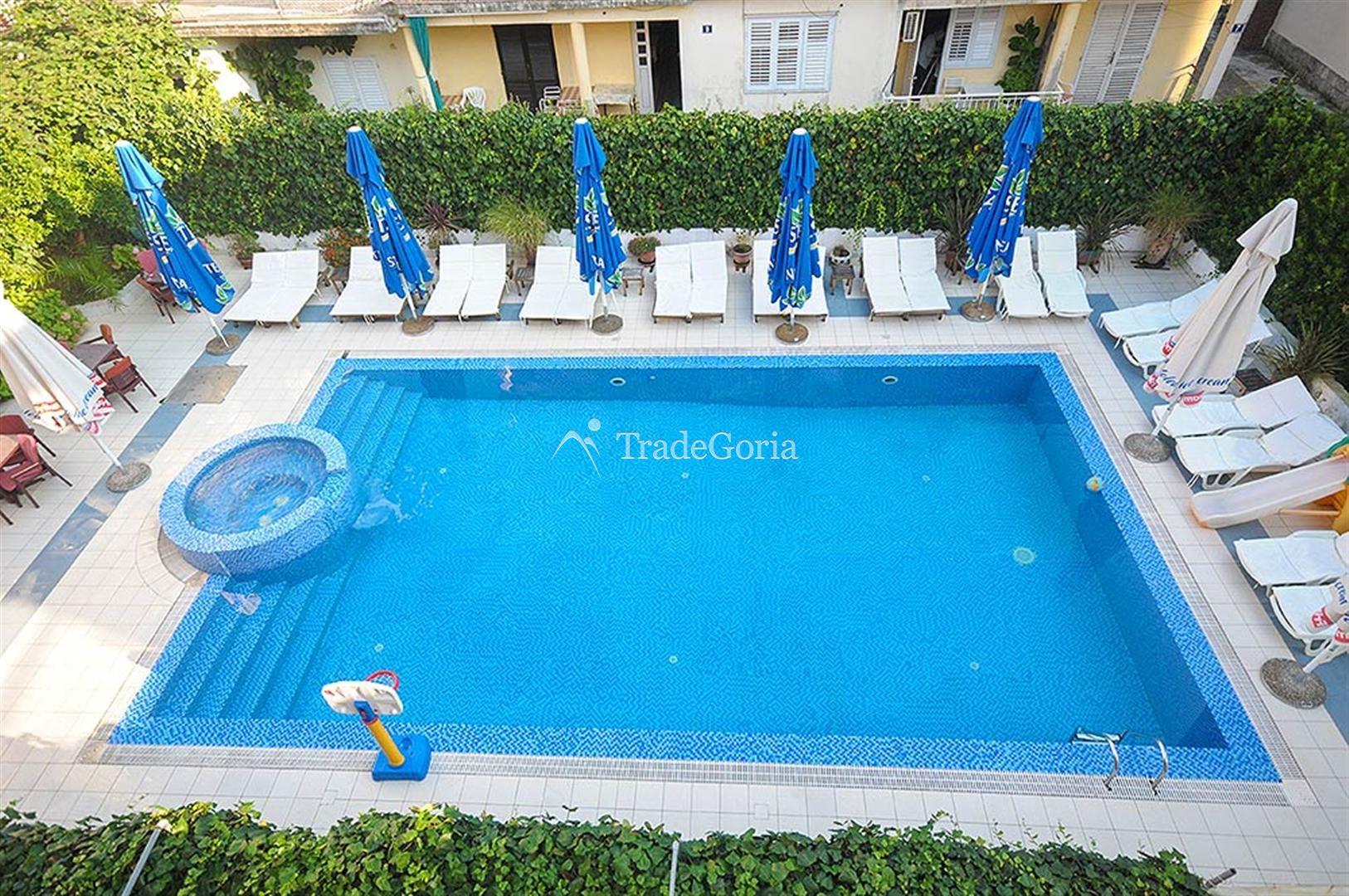 Budva, center - renowned hotel with 24 apartments and rooms