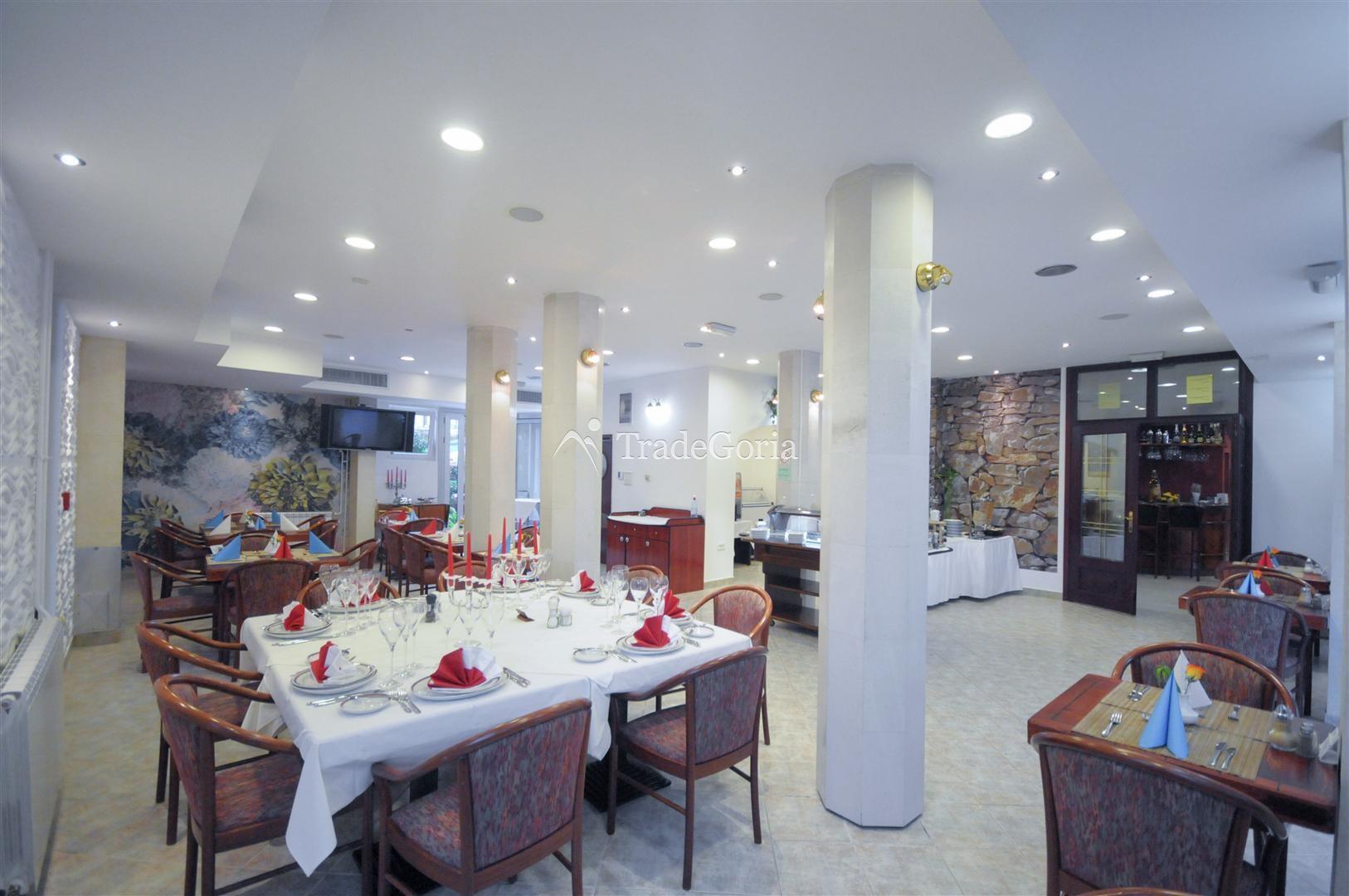 Budva, center - renowned hotel with 24 apartments and rooms