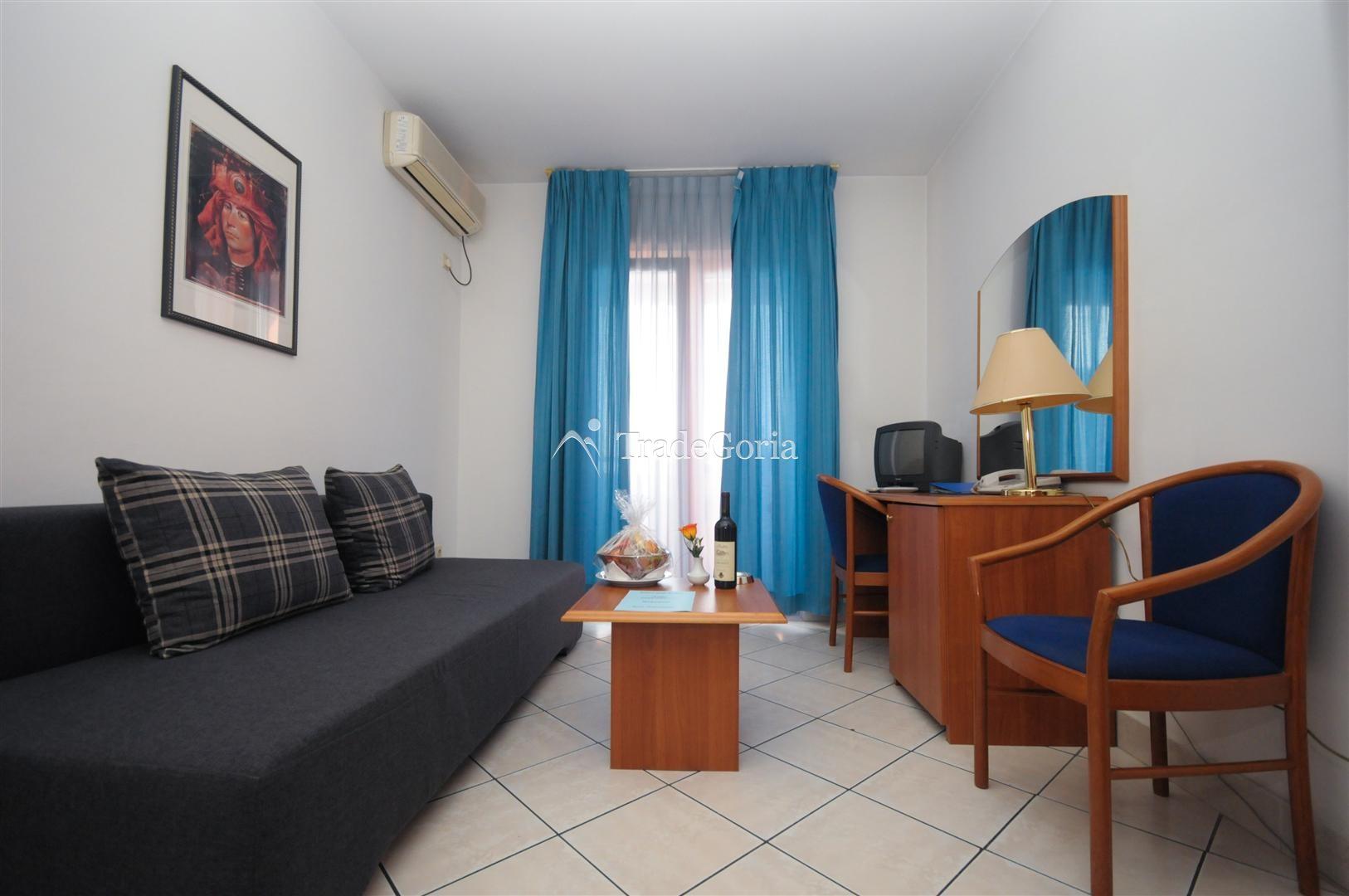 Budva, center - renowned hotel with 24 apartments and rooms