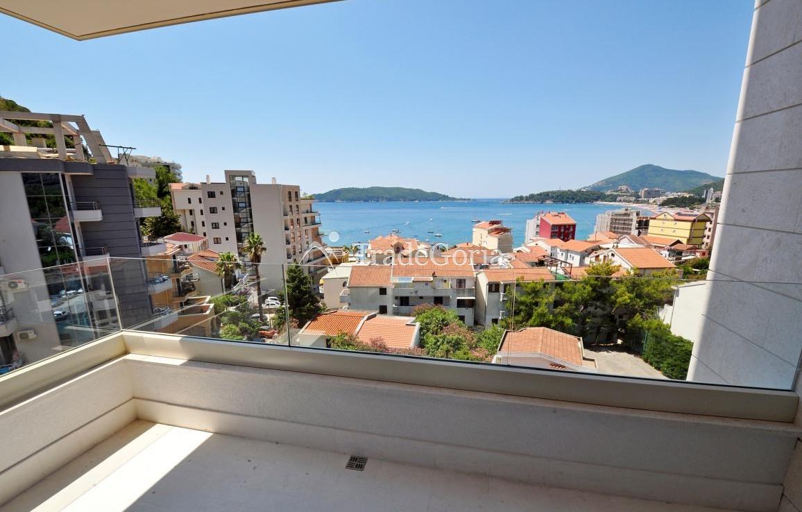 Četvorosoban stan pored mora u Crnoj Gori