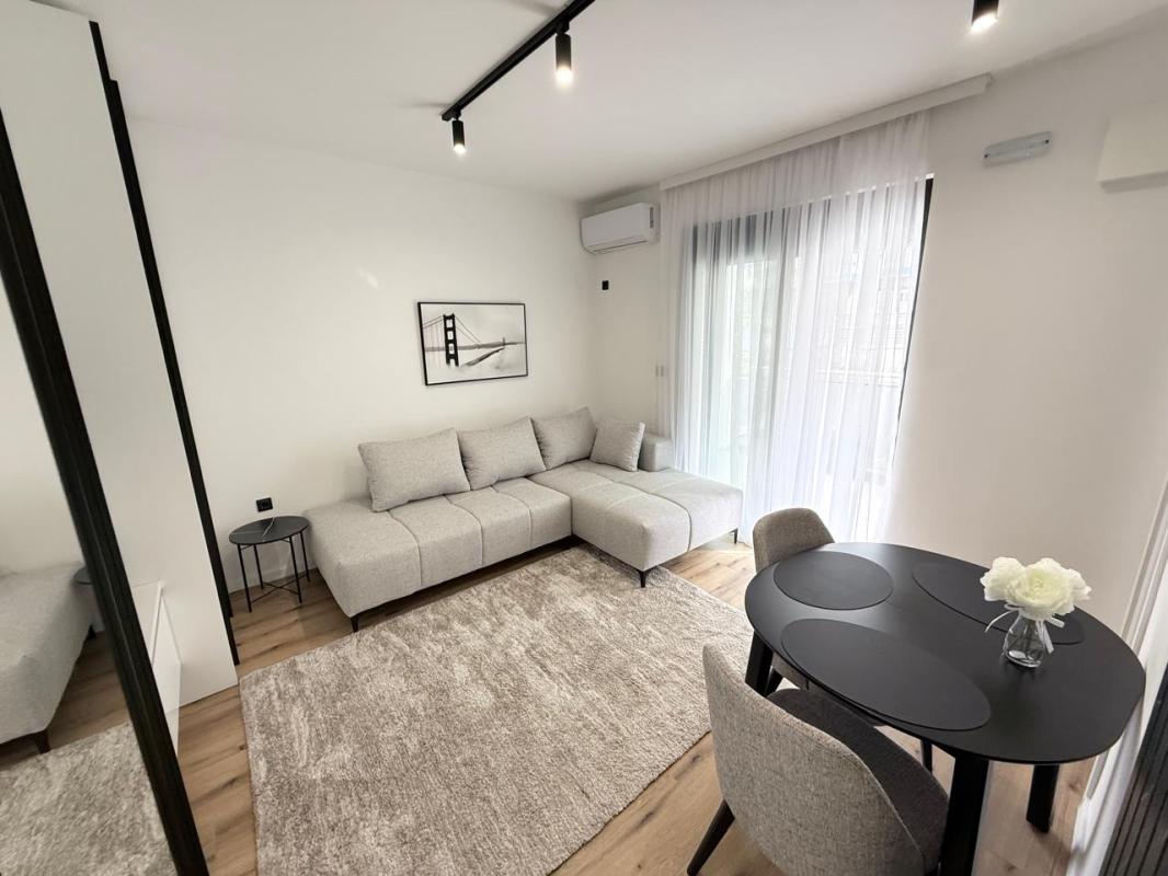 Ušuškan jednosoban stan od 34 m2 u Dobroj Vodi, Bar