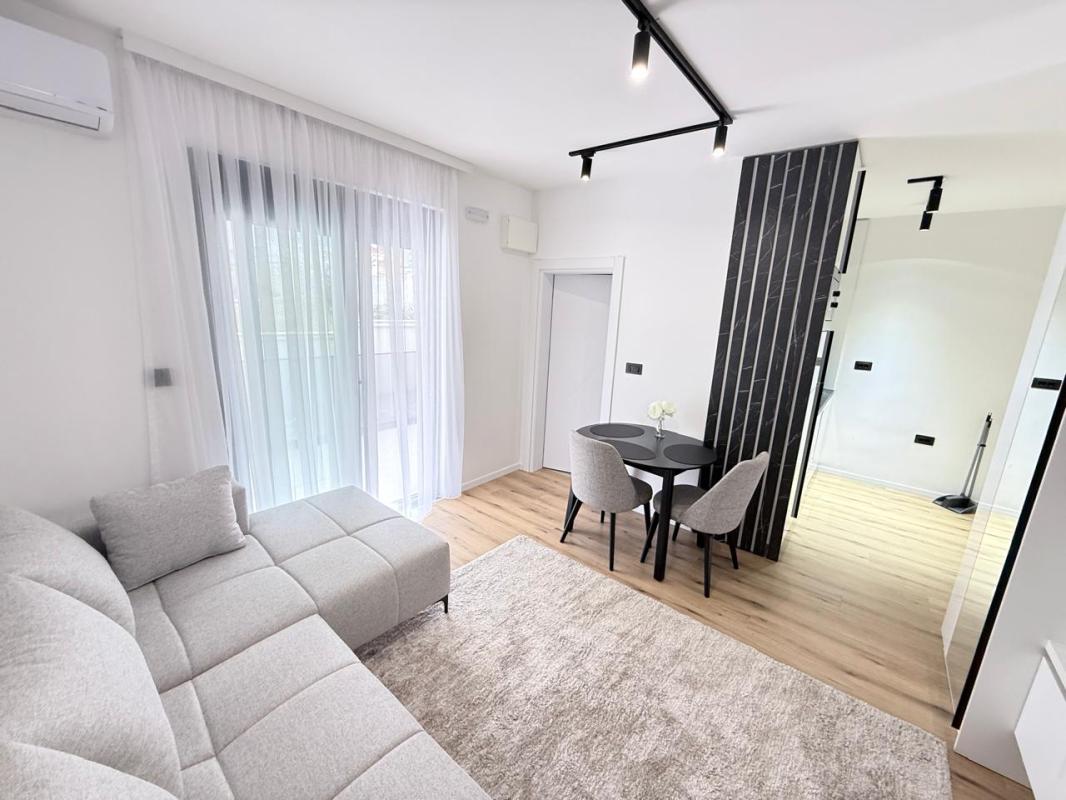 Ušuškan jednosoban stan od 34 m2 u Dobroj Vodi, Bar
