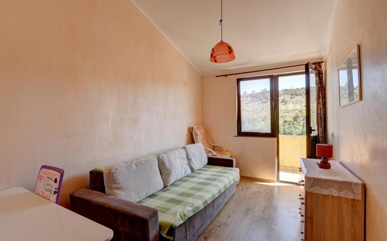 Dnevni najam duplex apartmana sa 2 spavaće sobe od 65 m2 u Sutomoru