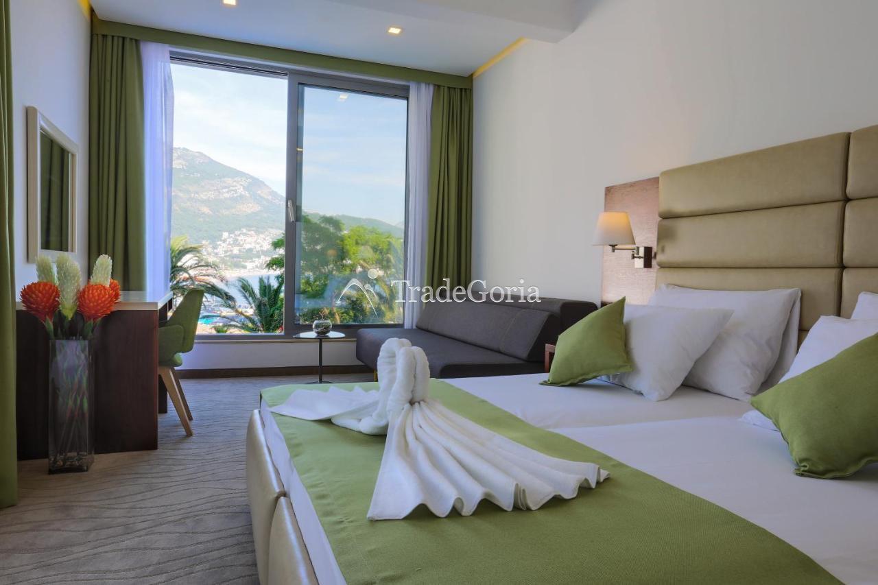 Operating 4* hotel by the sea with its own beach