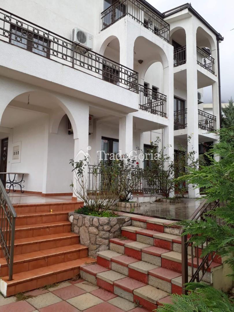 Kuća na prodaju sa mini-hotelom u Sutomoru 300m2