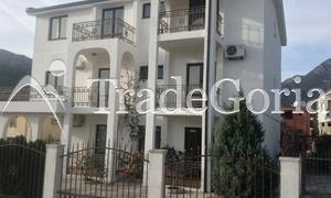 Kuća na prodaju sa mini-hotelom u Sutomoru 300m2