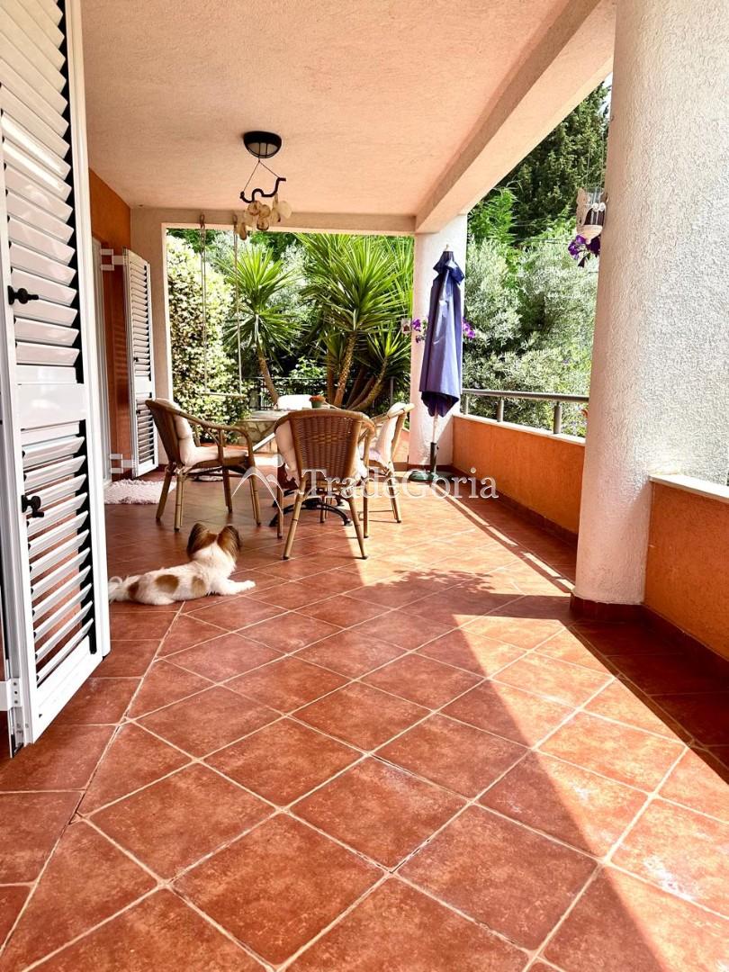 House with a Large Garden in Uteha