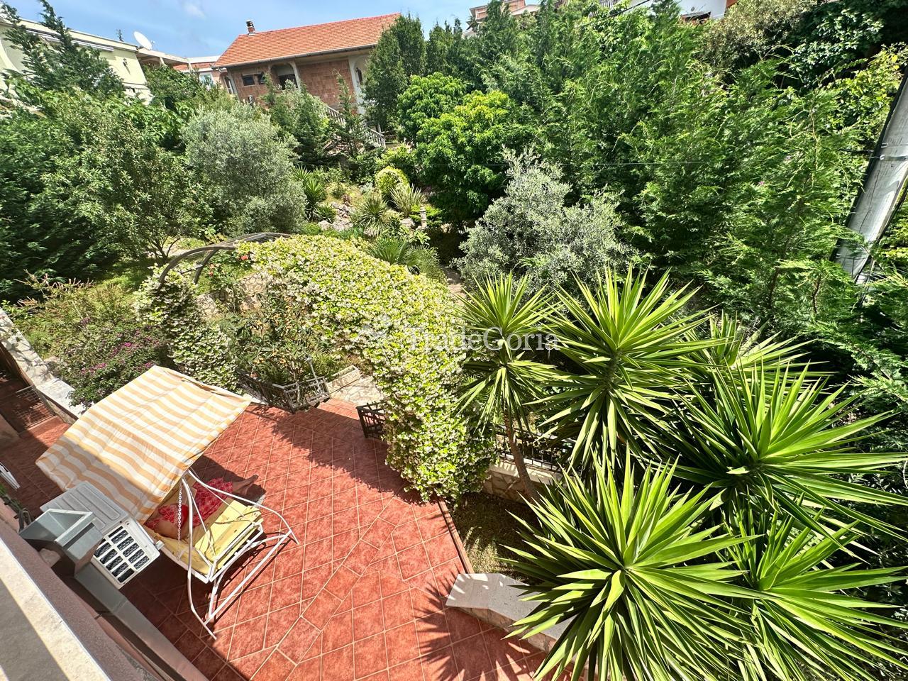House with a Large Garden in Uteha
