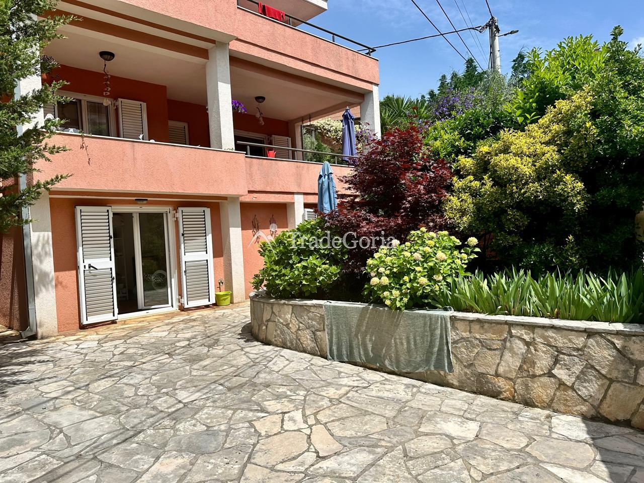 House with a Large Garden in Uteha