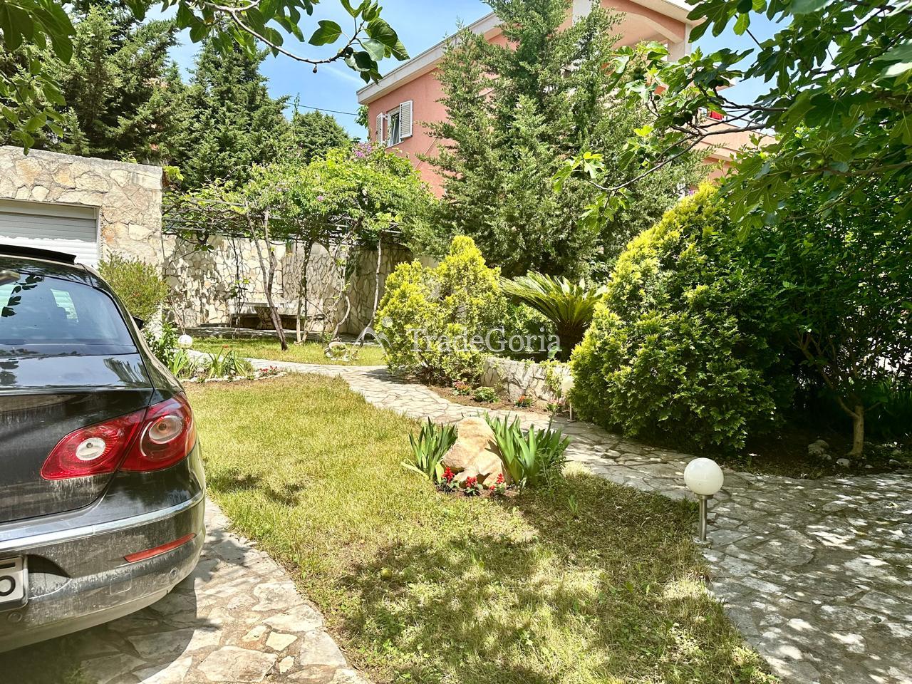 House with a Large Garden in Uteha