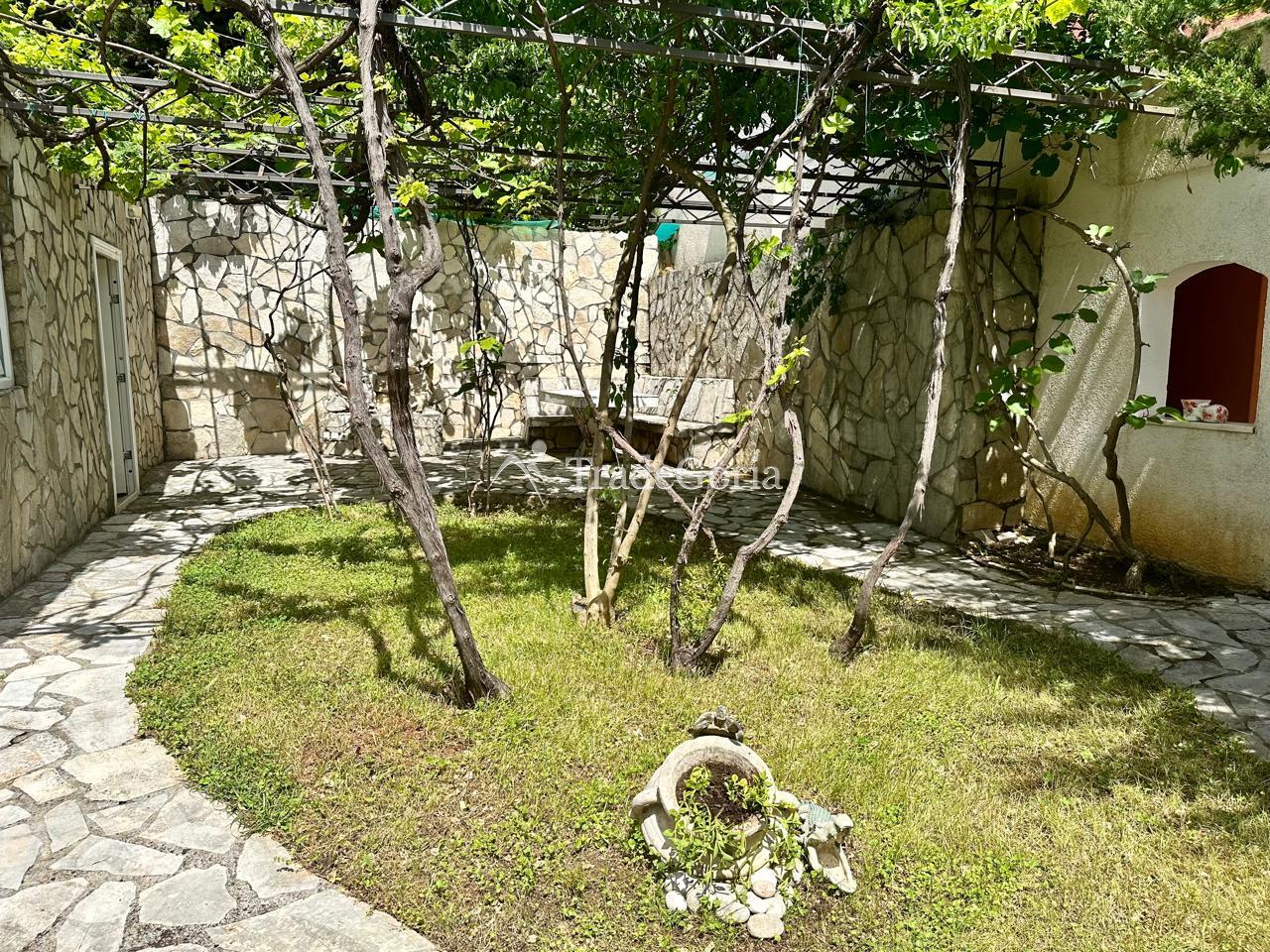 House with a Large Garden in Uteha