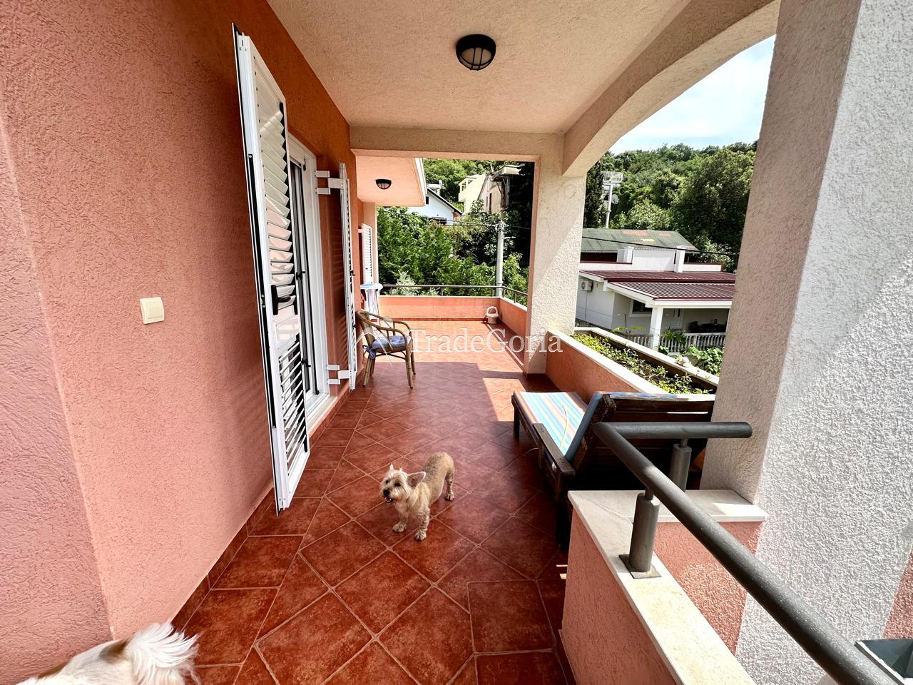 House with a Large Garden in Uteha