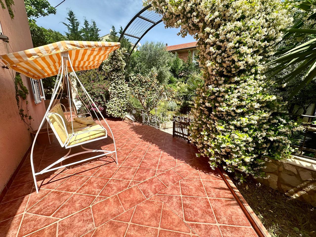 House with a Large Garden in Uteha