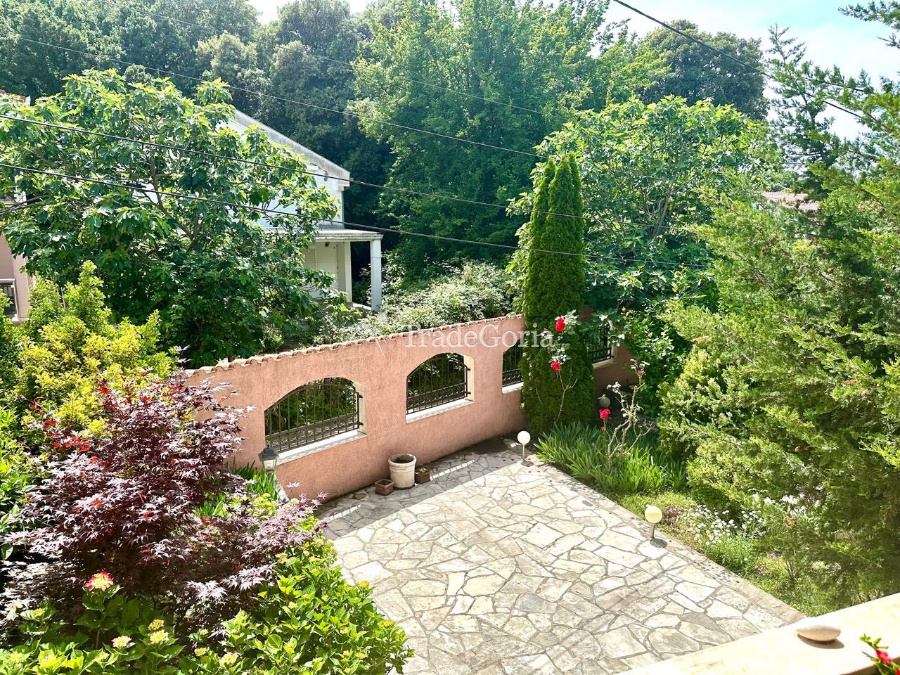 House with a Large Garden in Uteha