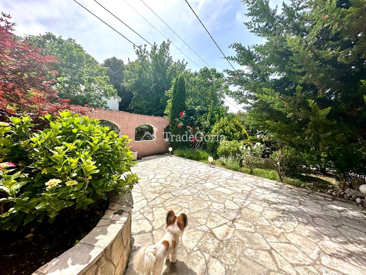 House with a Large Garden in Uteha