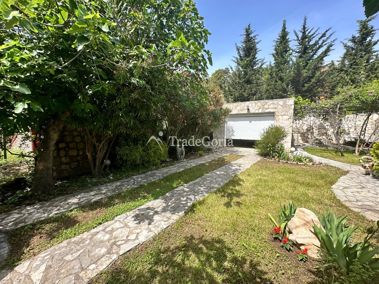 House with a Large Garden in Uteha