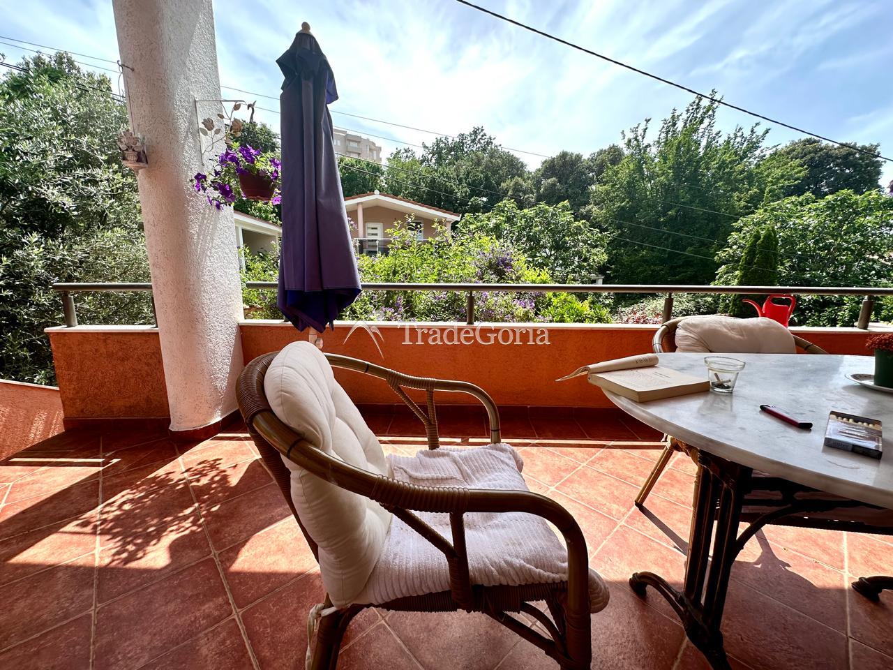 House with a Large Garden in Uteha