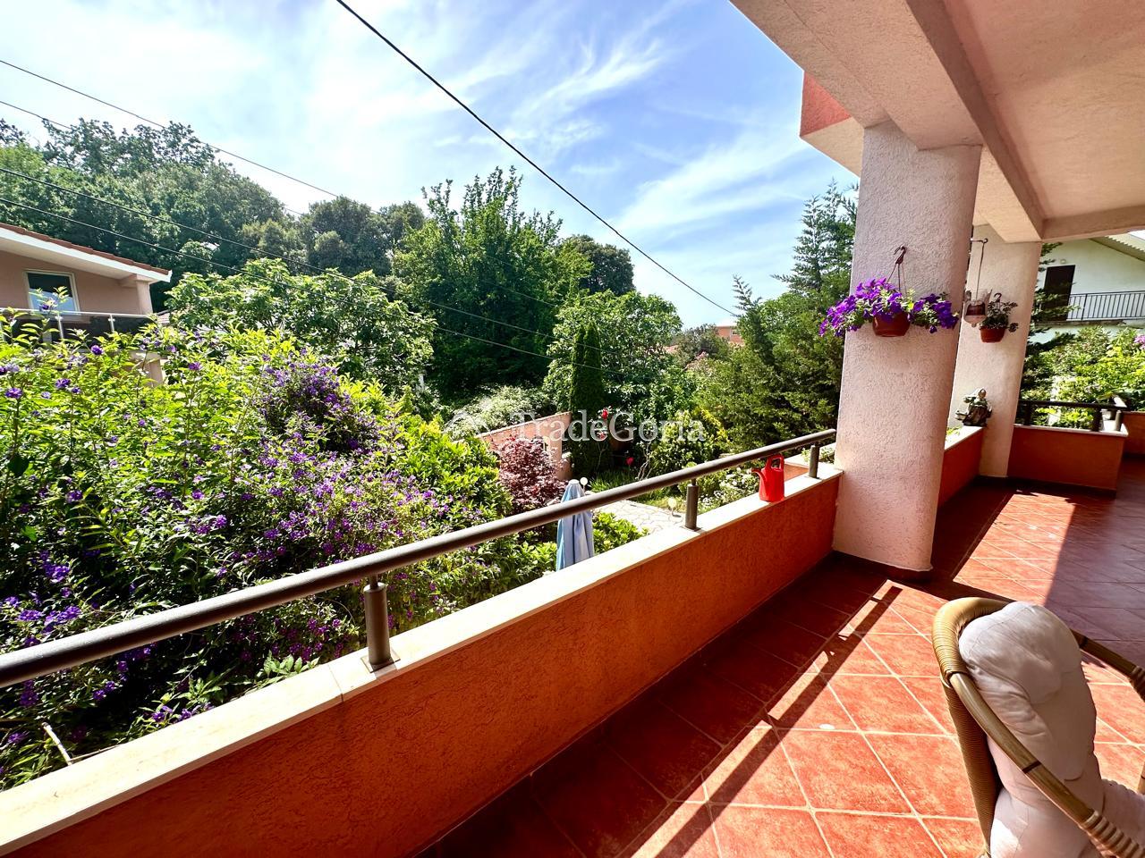House with a Large Garden in Uteha