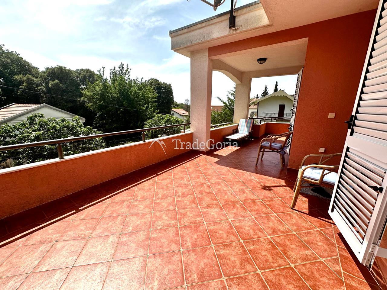 House with a Large Garden in Uteha