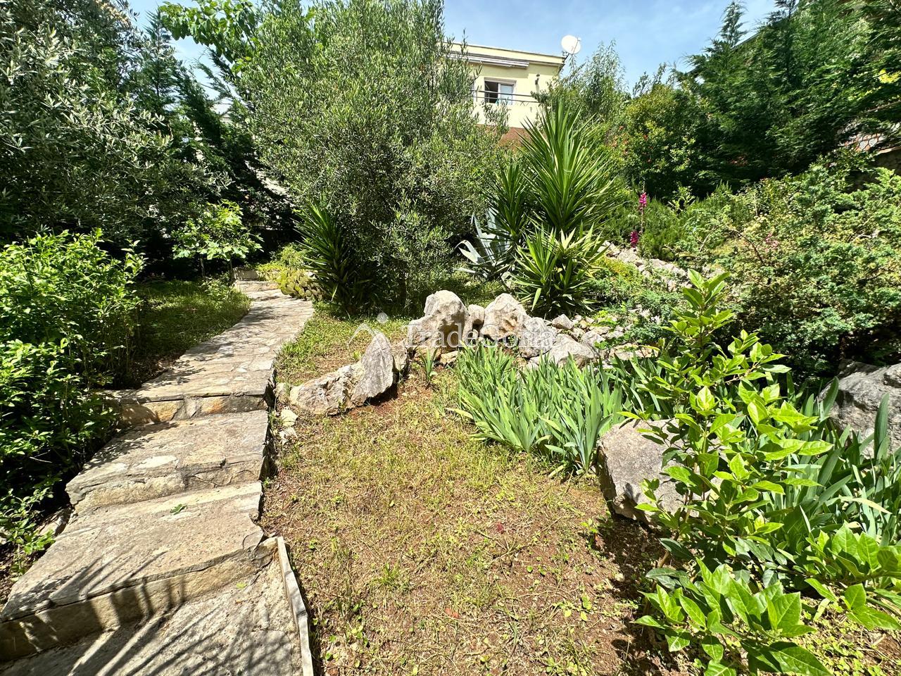House with a Large Garden in Uteha