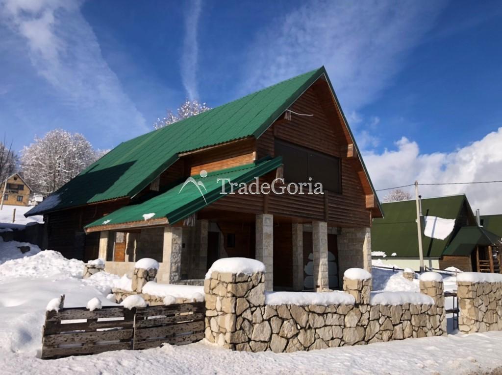 House with a plot in Zhablyake