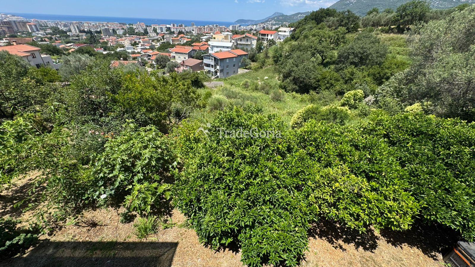 House with Sea View in Bar with Beautiful Garden