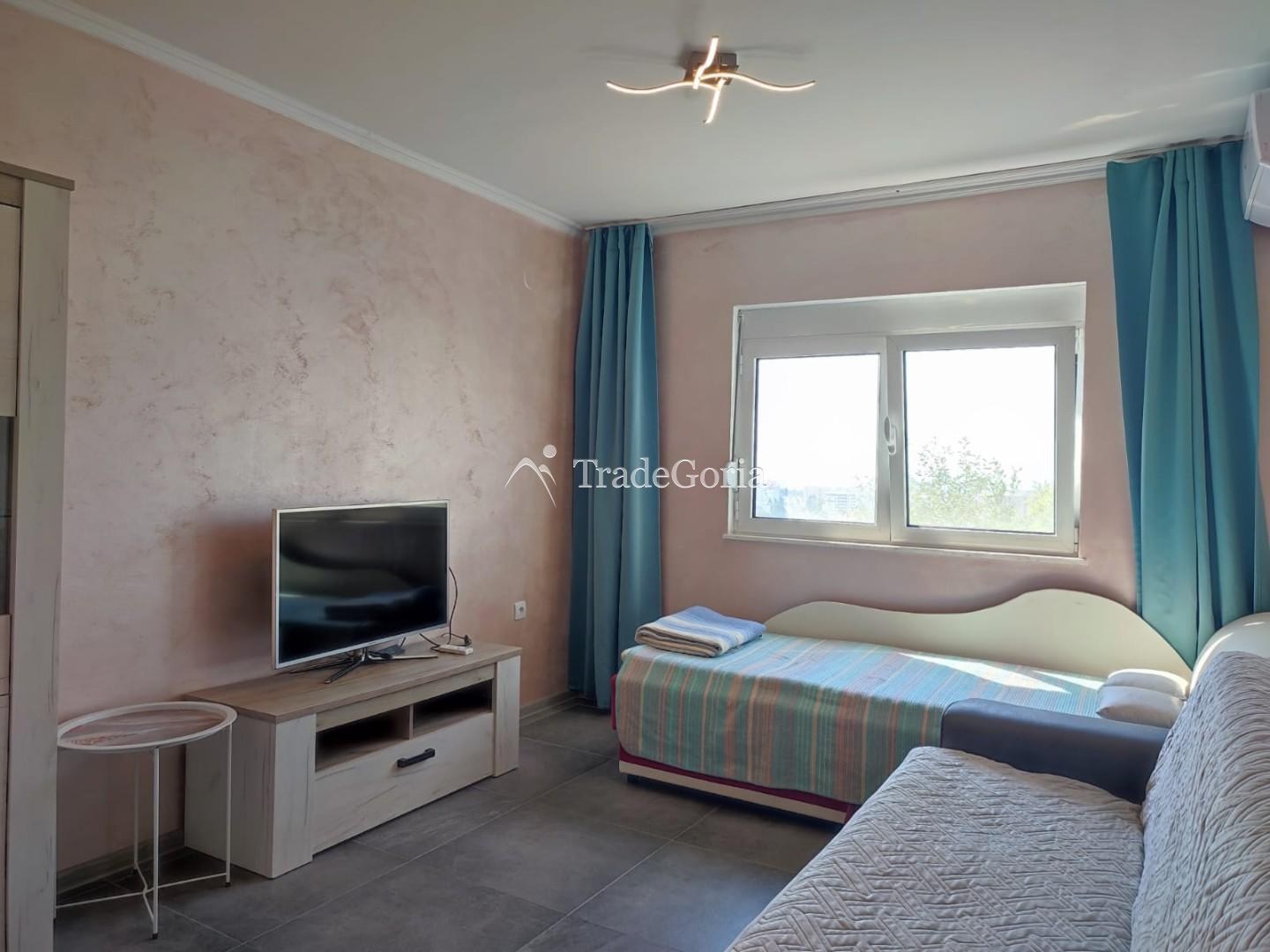 House with Sea View in Bar with Beautiful Garden