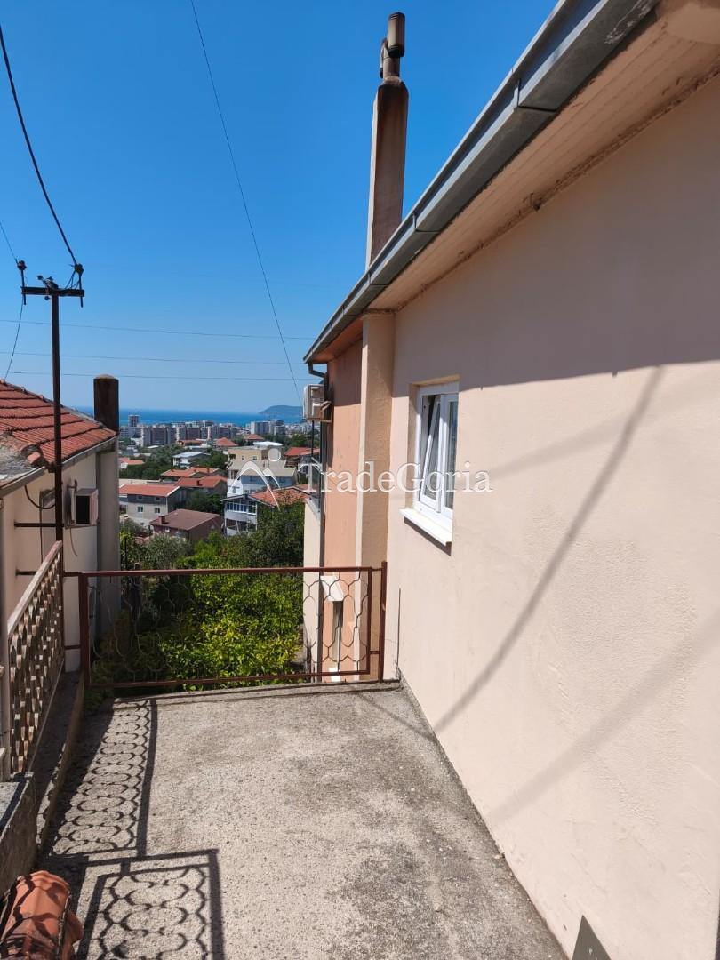 House with Sea View in Bar with Beautiful Garden