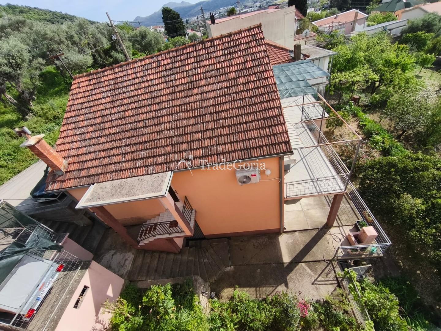 House with Sea View in Bar with Beautiful Garden