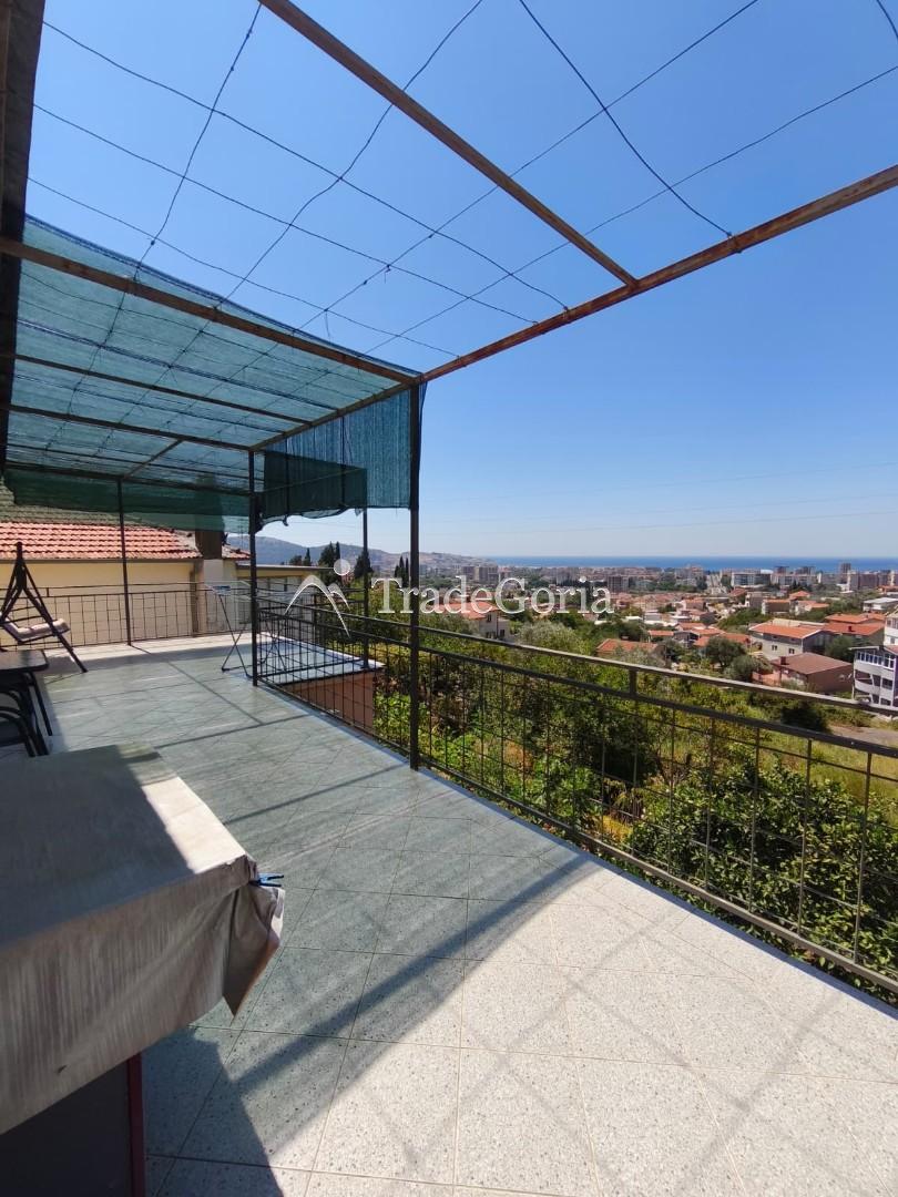 House with Sea View in Bar with Beautiful Garden