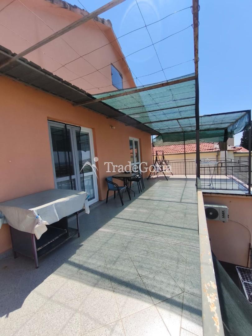 House with Sea View in Bar with Beautiful Garden