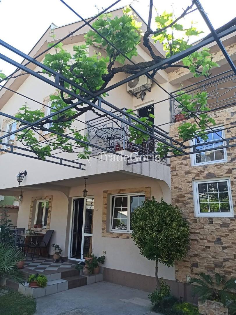 Kuća pored mora u Baru, Ilinijski okrug - Idealna za život i prihod