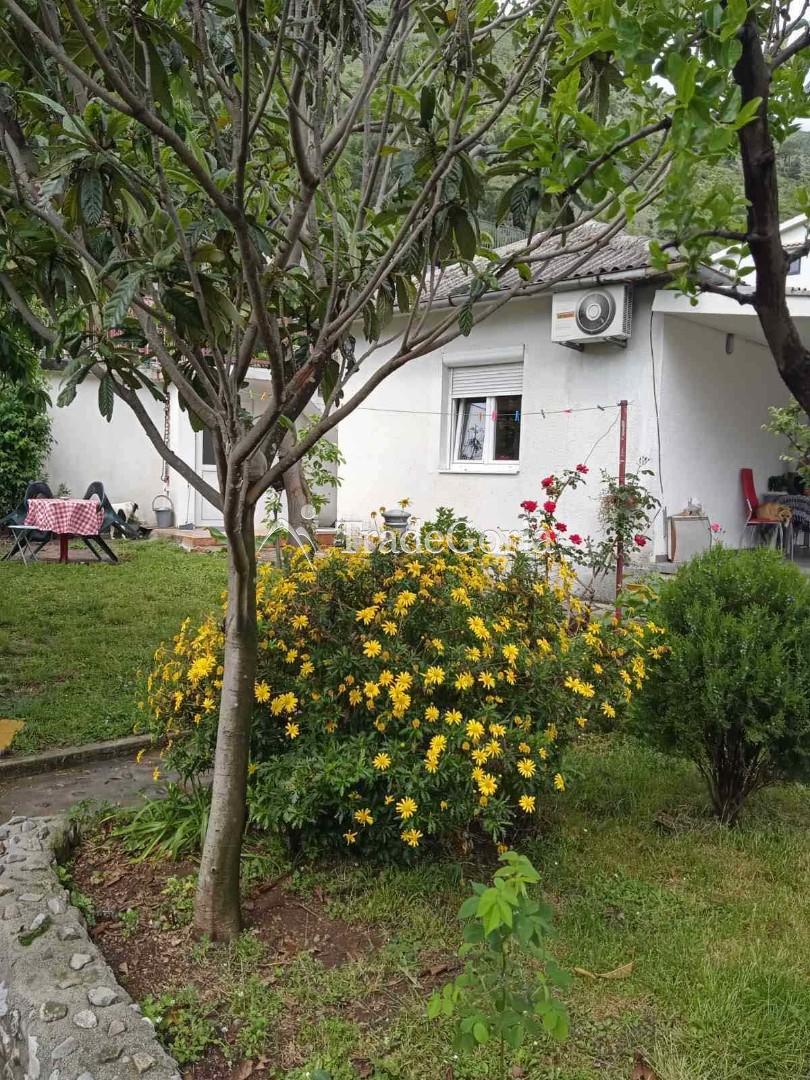 Haus in Perast, an der zweiten Reihe vom Meer, Kotor