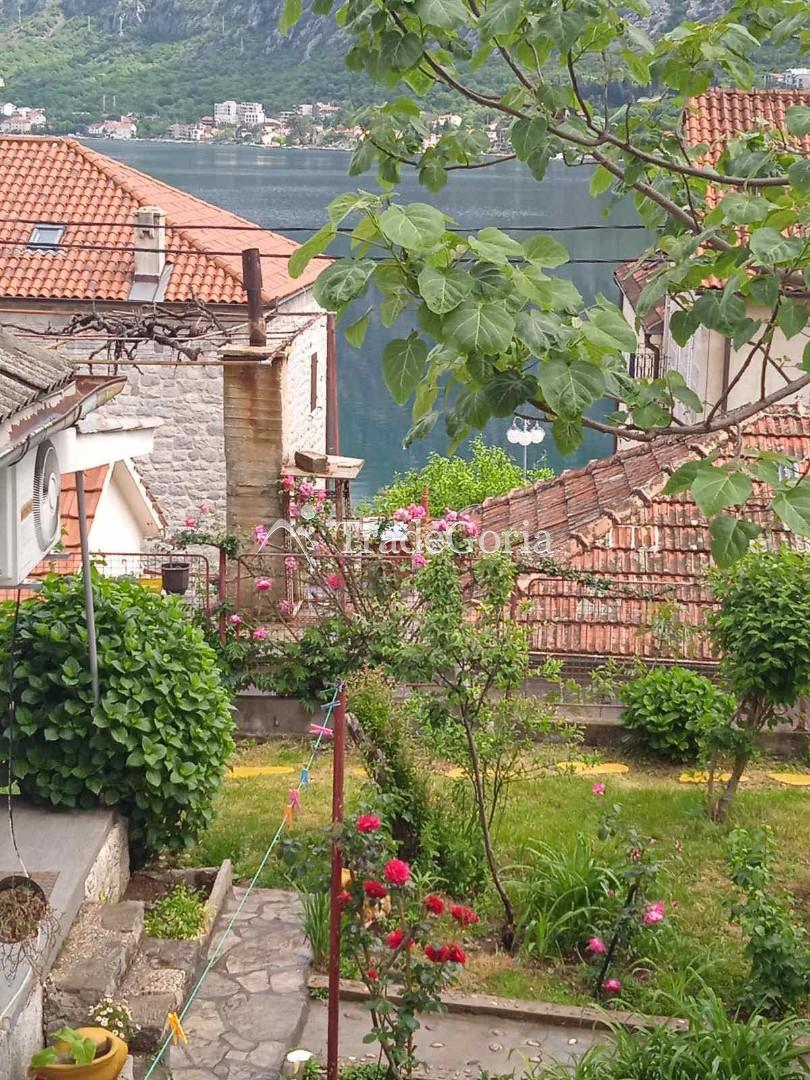 Haus in Perast, an der zweiten Reihe vom Meer, Kotor