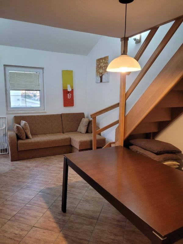 Duplex-Apartment in Sutomore zu vermieten